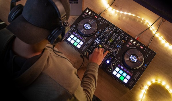 Pioneer DJ Launch the new DDJ-800 DJ Controller