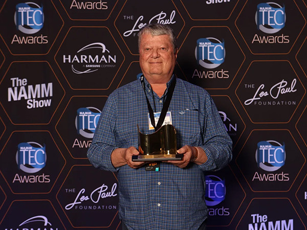 Thom Salisbury Accepts Award