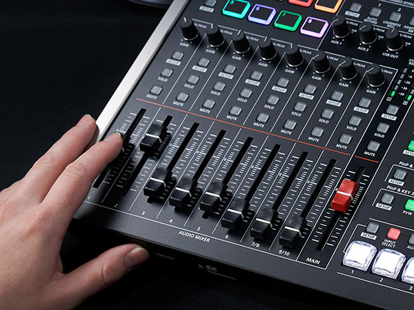 Roland Pro AV VR-120HD Faders