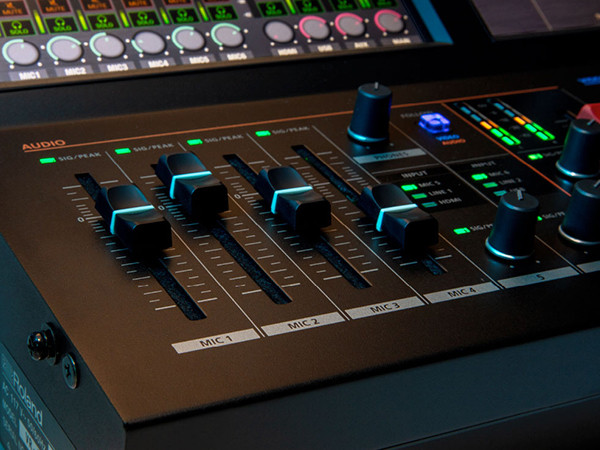 Roland Pro AV VR-400UHD Faders